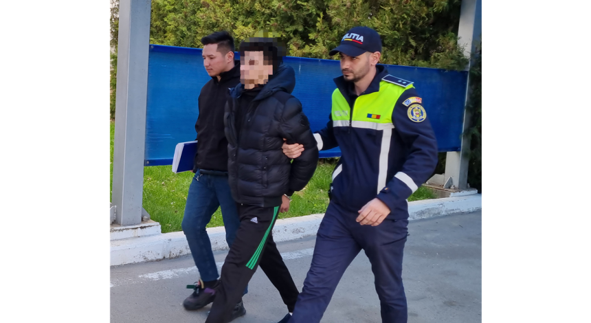 Un tânăr fost reținut după ce a comis o spargere la o firmă din Ovidiu împreună cu un minor. 1 video un tanar fost retinut dupa ce a dat o spargere la o firma din ovidiu impreuna cu un minor 67e51d601cff0