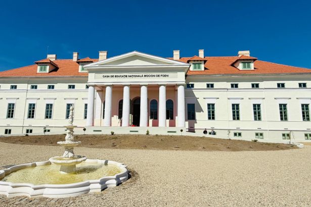 video una dintre cele mai vechi cladiri din vestul tarii a fost restaurata imagini din conacul familiei mocioni construit acum 275 de ani 67e0e80c496bb