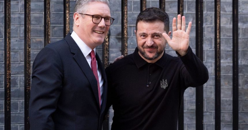 Zelenski, primit de Starmer în Downing Street. Premierul britanic l-a îmbrăţişat: „Suntem alături de Ucraina” 1 video zelenski primit de starmer in downing street premierul britanic l a imbratisat suntem alaturi de ucraina 67c368e0b4957