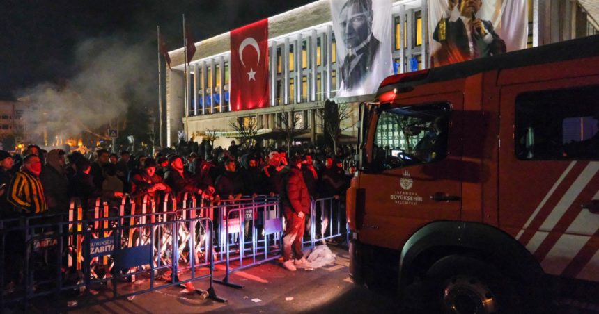 videofoto noaptea democratiei in turcia sute de mii de oameni protesteaza impotriva regimului erdogan violente la istanbul si izmir 67ddcdba355e3