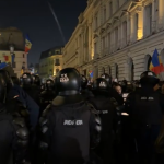 violente la sediul bec jandarm lovit cu o caramida de sustinatorii lui calin georgescu oamenii legii au folosit gaze lacrimogene 67cdfd2214564