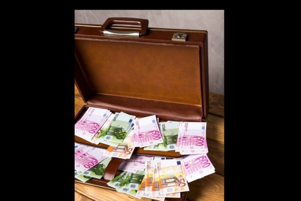 13 000 de euro aruncati dintr o masina dupa o cearta in familie ce s a intamplat cu banii 6828cc87ab198