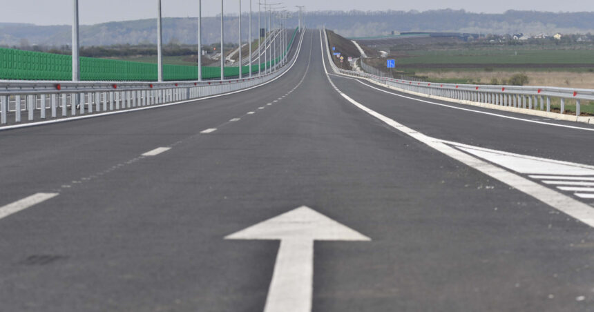 Contractul pentru al doilea lot al Centurii Metropolitane Cluj-Napoca a fost semnat, având o valoare de 4,72 miliarde de lei. 1 a fost semnat contractul pentru al doilea lot al centurii metropolitane cluj napoca in valoare de 472 miliarde de lei 6821ce7975440