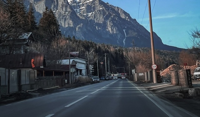 a fost votat regulamentul vignetei de brasov permisele de libera trecere pe mai multe drumuri judetene vor intra in vigoare de la 1 ianuarie 2026 68399839710bf