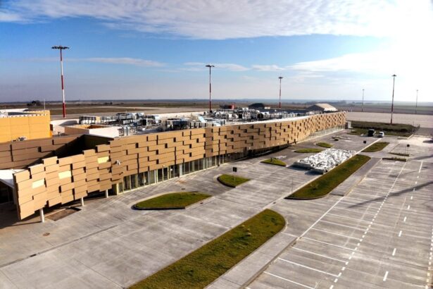 aeroportul international mihail kogalniceanu investeste in energie verde a fost incheiat contractul pentru studiu de fezabilitate al unui parc fotovoltaic 682de4e08d440