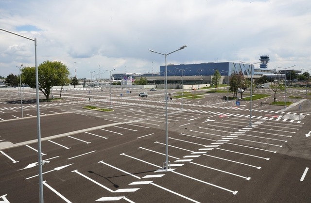 Aeroportul Otopeni inaugurează o nouă parcare pentru pasageri și demarează construcția unei parcări cu 4 niveluri. 1 aeroportul otopeni da in folosinta o noua parcare pentru pasageri si incepe constructia altei parcari cu 4 niveluri 682b2238b4219