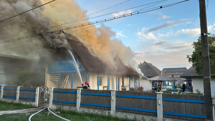 ALERTĂ în Delta Dunării! Incendiu la o pensiune din Crișan 1 alerta in delta dunarii un incendiu a izbucnit la o pensiune din crisan 682cc807c5736