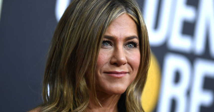 alerta la vila lui jennifer aniston din bel air un barbat a intrat cu masina in poarta resedintei 68207bbab40c5