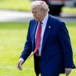 analistii il contrazic pe donald trump amenintarile presedintelui nu vor aduce productia de iphone in sua 6831a2fd39319