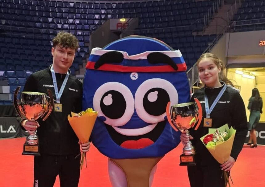 aur pentru elena zaharia de la csm constanta la europenele de tineret la tenis de masa 68207e031b54d