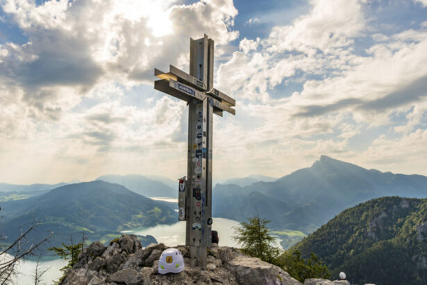 calcar din albesti la monumentul simbolic crucea europei amplasat pe varful alberfeldkogel din austria 6827483e0bec7