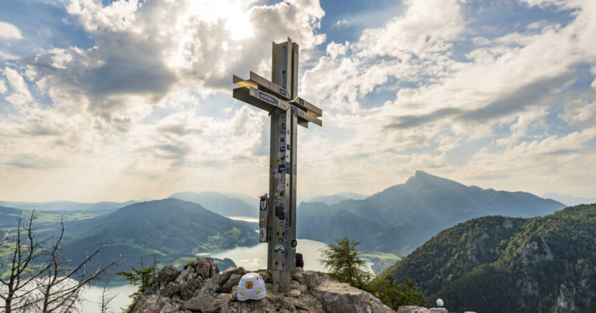Calcar din Albeşti la monumentul simbolic Crucea Europei de pe vârful Alberfeldkogel din Austria 1 calcar din albesti la monumentul simbolic crucea europei amplasat pe varful alberfeldkogel din austria 6827483e0bec7