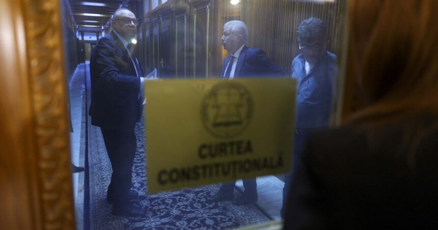 CCR: Cererea de anulare a alegerilor depusă de George Simion nu este semnată corect. Curtea examinează joi solicitarea liderului AUR. 1 ccr cererea de anulare a alegerilor facuta de george simion nu e semnata corespunzator curtea dezbate joi solicitarea liderului aur 682df0233b405