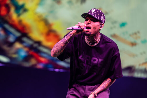 chris brown ramane in detentie pana la mijlocul lunii iunie artistul este inculpat pentru vatamare corporala in marea britanie 682c3ae6de906