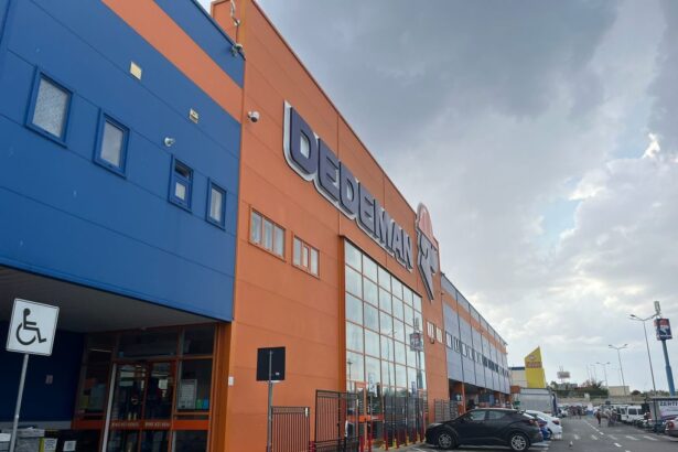 condamnat la ani grei de inchisoare in trecut dupa un incident grav din parcarea unui supermarket din constanta acum cere sa fie reabilitat 6833a5ad74367