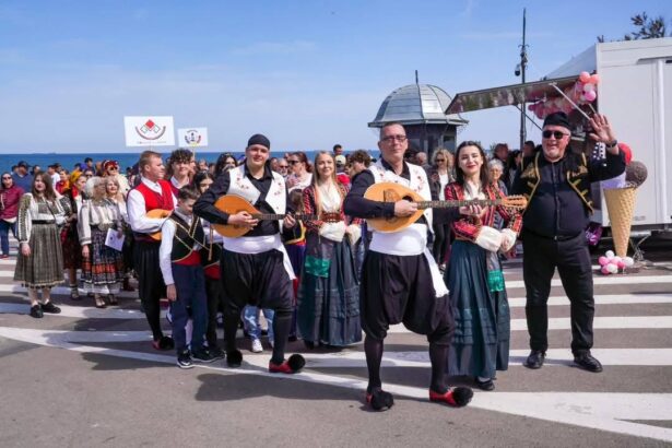 constanta 12 etnii din dobrogea prezente astazi la parada etniilor si a costumelor traditionale autentice romanesti vezi aici traseul 6832d67d36fe0