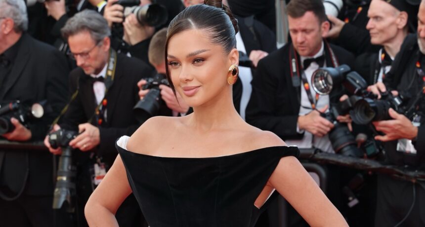 cum a aparut misha miller pe covorul rosu de la festivalul de film de la cannes rochia a atras atentia tuturor am fost impreuna cu naomi campbell 683031f3bd244