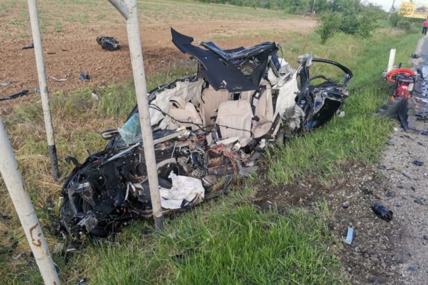 doi oameni au murit si unul a fost grav ranit dupa ce o masina si o betoniera s au ciocnit 682f7922b96c6