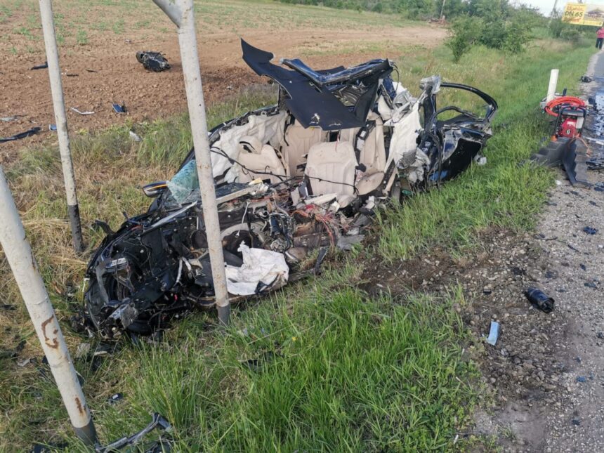 doi oameni au murit si unul a fost grav ranit dupa ce o masina si o betoniera s au ciocnit 682f7922b96c6