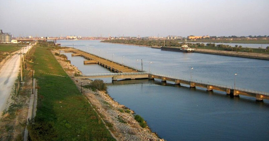 Două femei au fost găsite moarte în Canalul Dunăre-Marea Neagră, una dintre ele fiind dispărută din aprilie. 1 doua femei au fost gasite moarte in canalul dunare marea neagra una dintre ele era disparuta din aprilie 6825fdbeba971