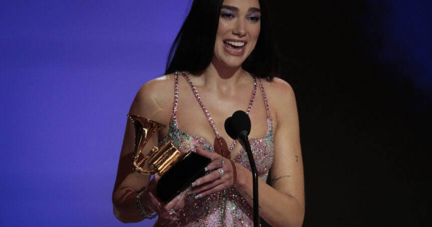 Elton John și Dua Lipa solicită protecție împotriva inteligenței artificiale. Scrisoare adresată premierului britanic. 1 elton john si dua lipa cer protectie in fata inteligentei artificiale scrisoare catre premierul britanic 68239640aeaa2