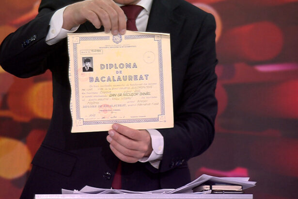 exclusiv nicusor dan si a prezentat diploma de bacalaureat dupa aparitia unui fals pe retelele sociale circula un fake news grosolan 682248842e8f4