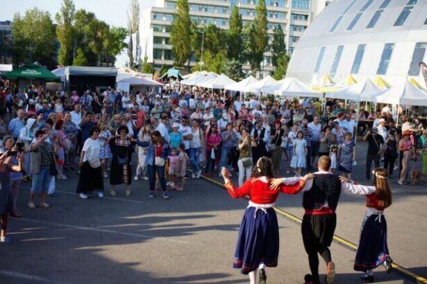 festivalul traditiilor si gastronomiei pescaresti are loc intre 30 mai si 1 iunie la pavilionul expozitional artisti de marca vor fi prezenti la eenimentul organizat de cjc si centrul cultural judet 68263098b8be6