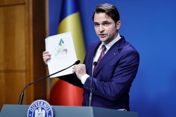 foto burduja a semnat 62 de noi contracte pentru energie verde cine spune ca europa nu ajuta romania fie nu intelege fie minte 6824bbf071094
