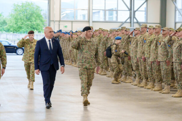 foto ilie bolojan in vizita la misiunea ue in bosnia si hertegovina el a vorbit despre rolul militarilor romani in sprijinirea securitatii 68284fddd5c13