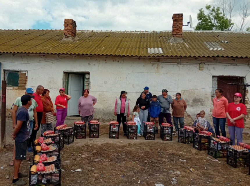 foto in ziua inaltarii domnului asociatia suflete deschise a oferit daruri persoanelor aflate in nevoie si a lansat un indemn pentru toti crestinii 6838749c1881c