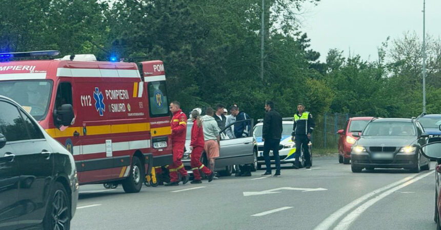 foto interventie smurd in zona intersectiei de pe bulevardul tomis unui sofer i s a facut rau la volan 6827546742e3f