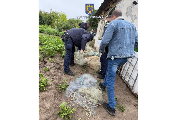 foto perchezitii in lipnita si rasova un intreg arsenal de arme si munitii descoperit de politisti la domiciliile a cinci braconieri 6835bc4d911c8