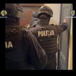 foto politia intra tare in comertul online cu arme si munitie ce arsenal s a gasit dupa 13 perchezitii domiciliare 68288642897ba