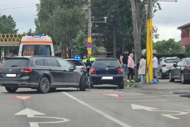 foto video accident la sensul giratoriu de la cazino mamaia este implicata si o masina inmatriculata in strainatate 683467376df4f