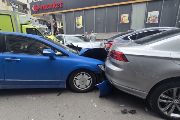 foto video constanta teribil accident rutier intre sase masini la intersectia strazilor rascoalei si cuza voda o victima este incarcerata 683846e89c7d5