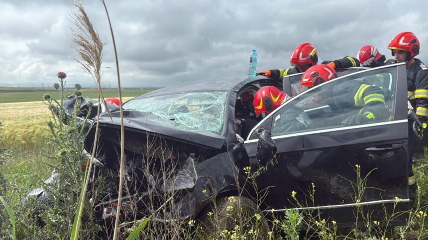 Pompierii în ALERTĂ: Accident rutier cu două victime la ieșirea din Mihail Kogălniceanu, județul Tulcea 1 foto video pompierii in alerta accident rutier cu doua victime la iesire din mihail kogalniceanu judetul tulcea 68346ac8569be