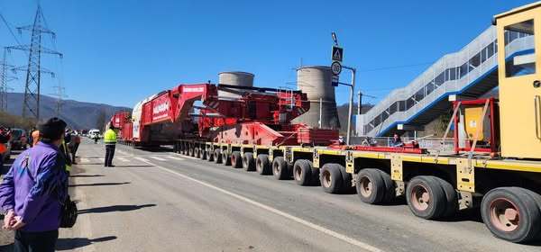 fotovideo nou transport agabaritic record in romania 6826fc6979bba