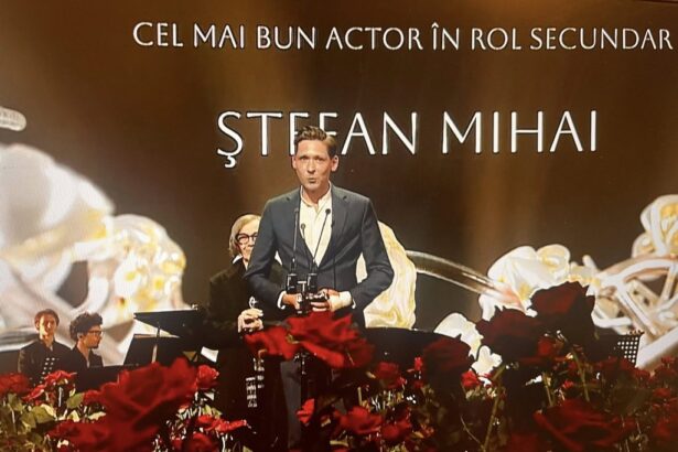 gala premiilor uniter stefan mihai de la teatrul de stat constanta a primit premiul cel mai bun actor in rol secundar pentru rolul feste din spectacolul a douasprezecea n 68350052aaacc