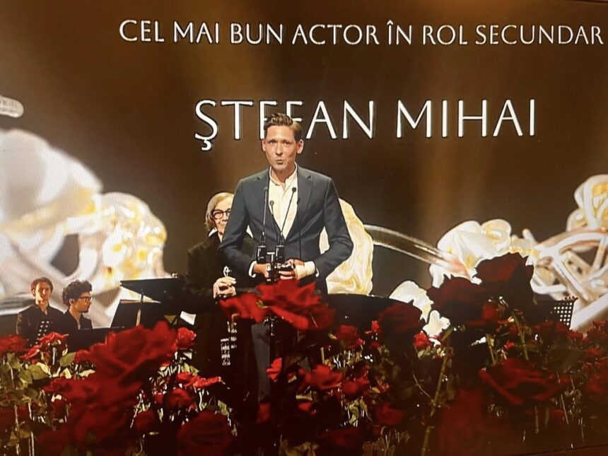 gala premiilor uniter stefan mihai de la teatrul de stat constanta a primit premiul cel mai bun actor in rol secundar pentru rolul feste din spectacolul a douasprezecea n 68350052aaacc