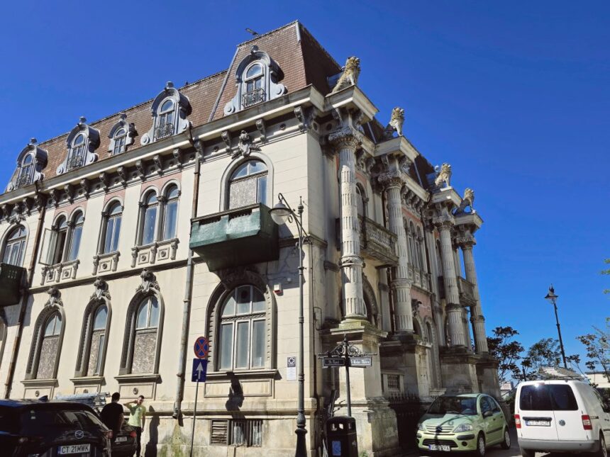 Casa cu Lei își va recăpăta strălucirea de odinioară: încep lucrările pentru reabilitarea monumentului istoric. 1 galerie foto casa cu lei isi va recapata stralucirea de odinioara incep lucrarile pentru reabilitarea monumentului istoric 682711c1ee31f
