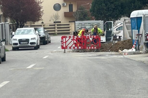 galerie foto constructori neautorizati au distrus asfaltul proaspat turnat pe strada bratislava din constanta 6829d4086ebcd