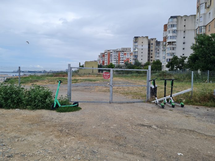 Christos Panopoulos pierde terenul de pe taluzul plajei Modern în favoarea ABADL, unde intenționa să construiască blocuri. 1 grecul christos panopoulos pierde in favoarea abadl terenul de pe taluzul plajei modern unde voia sa construiasca blocuri 68212d12a89c3