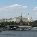 guvernul rus pregateste reduceri semnificative ale proiectelor cheie de sustinere a economiei nationale pentru a compensa scaderea drastica a veniturilor din exporturile de petrol si gaze 683053205226e