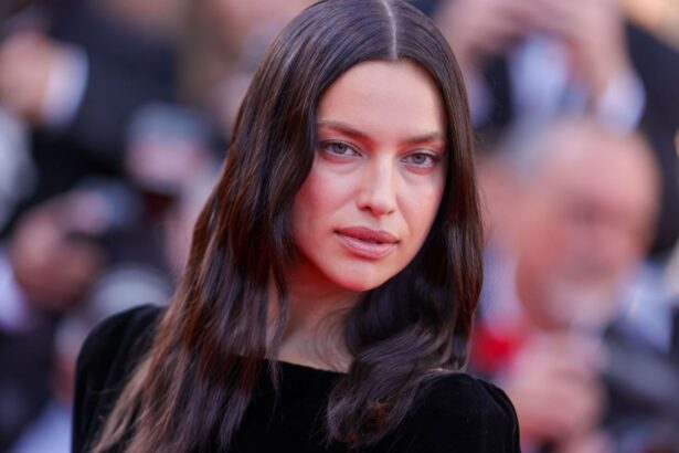imagini cu vaduva neagra de la cannes 2025 fotomodelul s a adaptat noului cod vestimentar care interzice nuditatea 6825e21161cd8