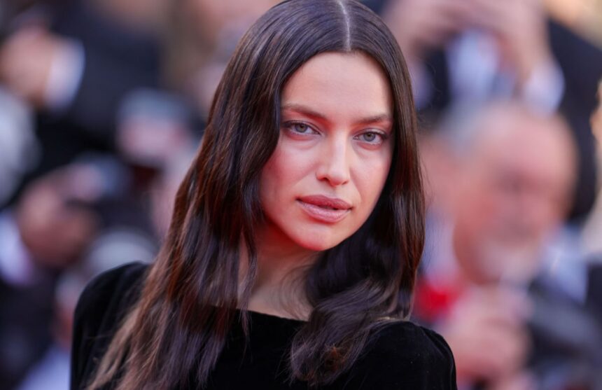 „Văduva neagră” de la Cannes 2025. Fotomodelul s-a adaptat noului cod vestimentar, care interzice nuditatea. 1 imagini cu vaduva neagra de la cannes 2025 fotomodelul s a adaptat noului cod vestimentar care interzice nuditatea 6825e21161cd8
