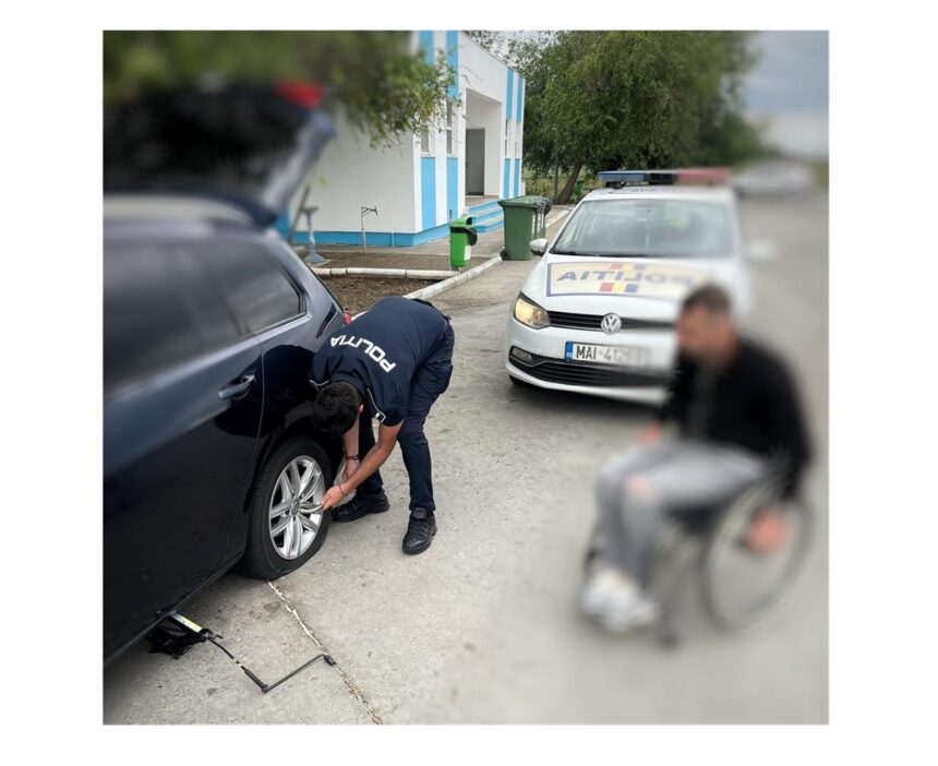 Imagini impresionante pe A2: Un tânăr agent de la Poliția Autostrăzi salvează un bărbat imobilizat într-un scaun cu rotile 1 imagini impresionante pe a2 un tanar agent de la politia autostrazi erou pentru un barbat imobilizat intr un scaun cu rotile 68334e02be5ec