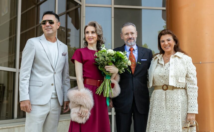 Imagini noi de la cununia civilă a lui Mihai Albu cu Elena Nechifor, unde mireasa a izbucnit în lacrimi. 1 imagini noi de la cununia civila a lui mihai albu cu elena nechifor mireasa nu s a putut abtine si a izbucnit in lacrimi 68319c3130b2e