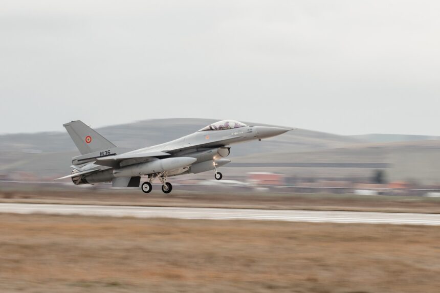 inca doua aeronave f 16 care vor intra in dotarea bazei de la kogalniceanu au sosit in romania din norvegia 682f75a663b9e