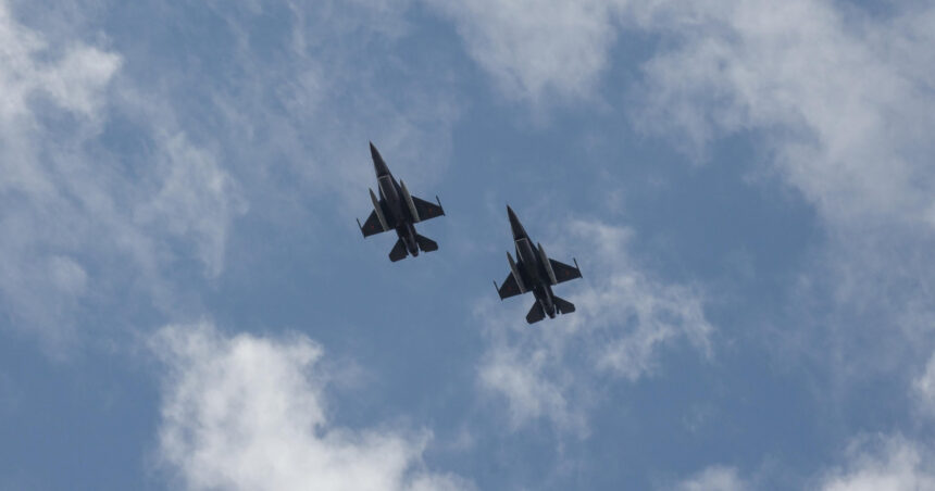 inca doua aeronave f 16 cumparate din norvegia au aterizat astazi in romania 682f34b77e769