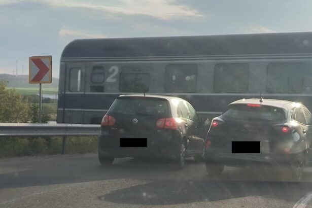 incident feroviar in judetul tulcea vagonul unui tren de calatori ar fi lovit o masina 6821854c7629d